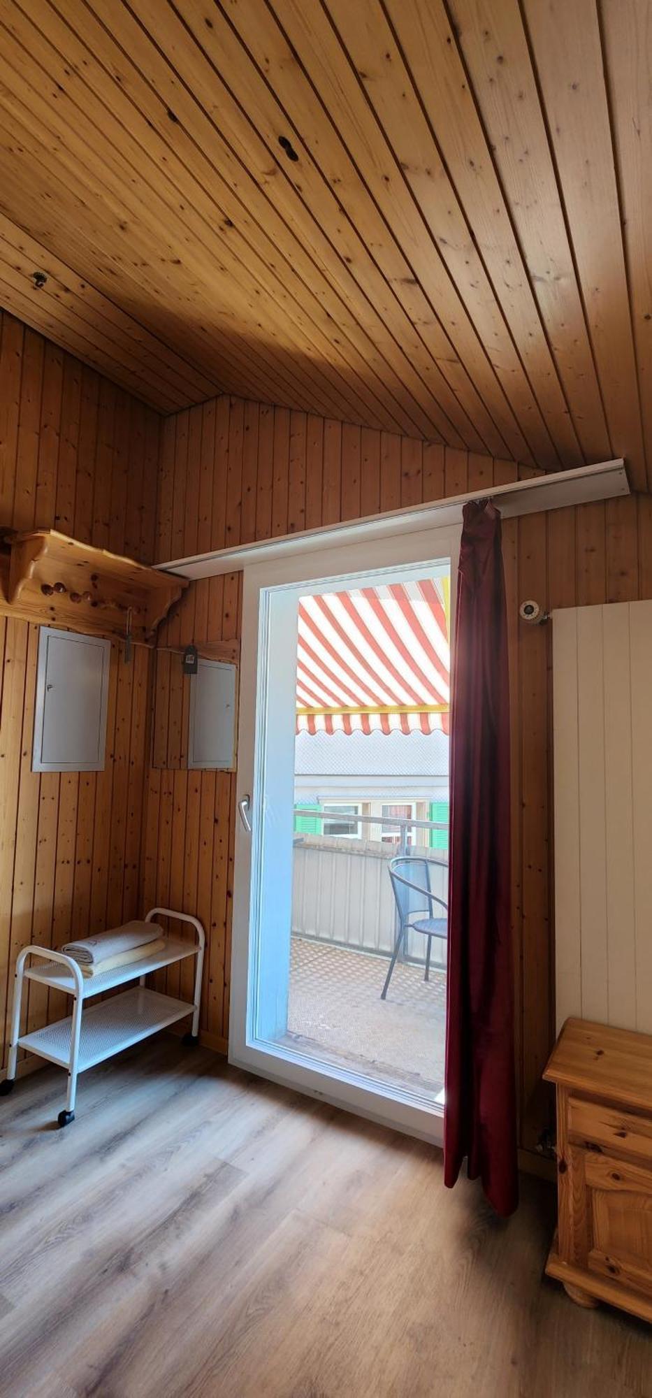 Hotel Tell And Apartments Unterseen Quarto foto